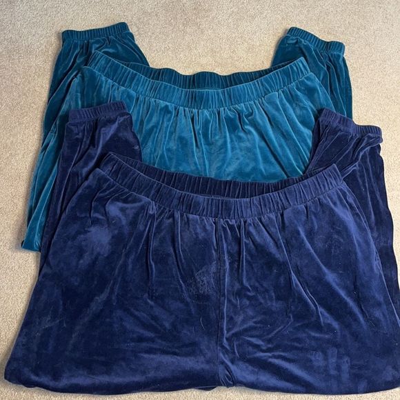 Old Navy Pants - Old Navy Velvet Joggers Both Pairs Size 2X Pockets Silky Comfortable